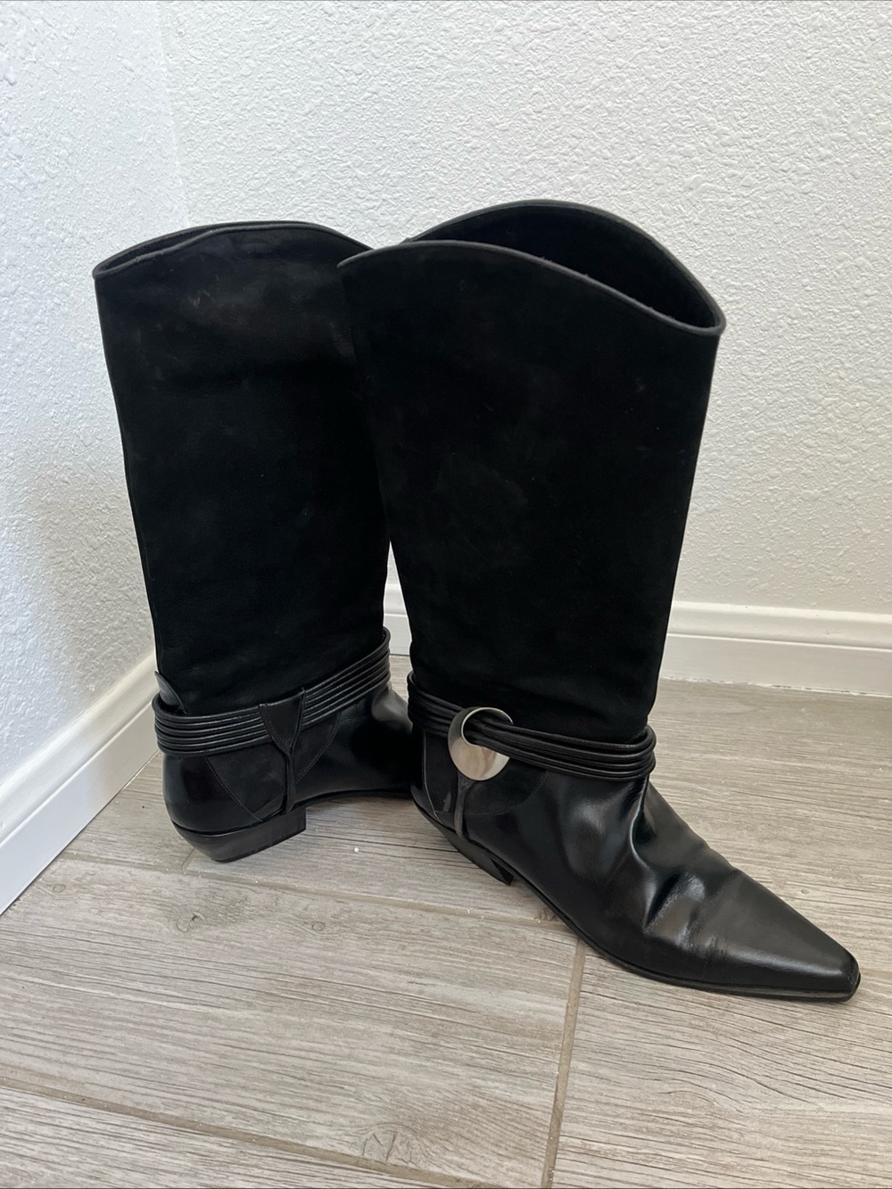 VTG Via Spiga Womens Black Leather Western Boots Silver Loop Sz 8 Italy Biker